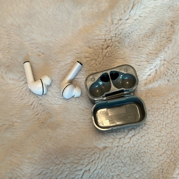 Wireless earbuds - Picture 1 of 7